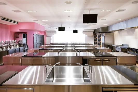 How commercial refrigerators improve kitchen efficiency？