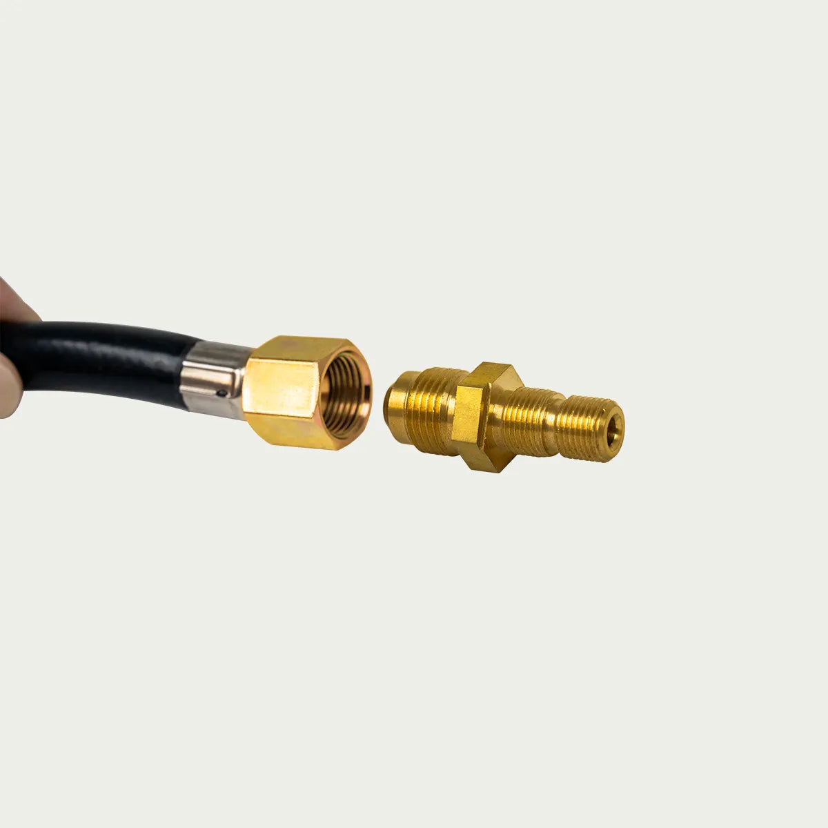 SMAD 2.8 kPa fixed-pressure gas regulator for absorption refrigerators, non-adjustable design.
